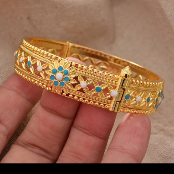 "Glam Up with 18K Gold - Hostess Choice!" - Picture 6 of 11